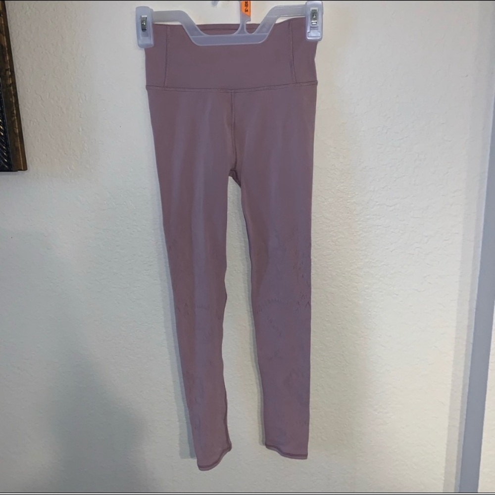 Lululemon Reveal Crop *Zen Expression 21” Size 4